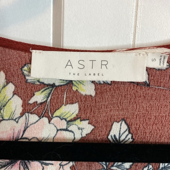 Anthropologie Brand ASTR the Label | Floral Wrap Dress in Rust - small - Picture 2 of 6